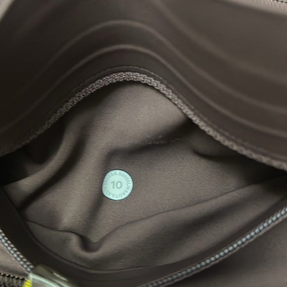 Lululemon Speed Limit Crop 23" In Cherry Cola Size 10 - Picture 4 of 6